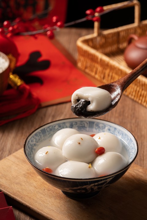元宵节传统美食汤圆实拍图版权图片下载