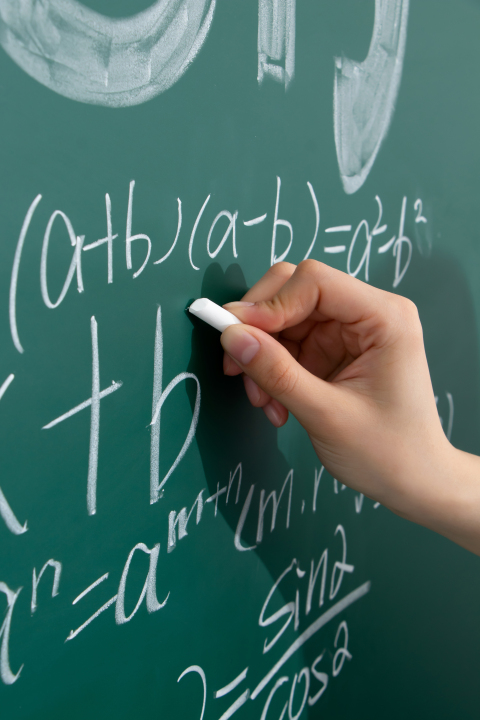 数学课堂粉笔字书写图版权图片下载