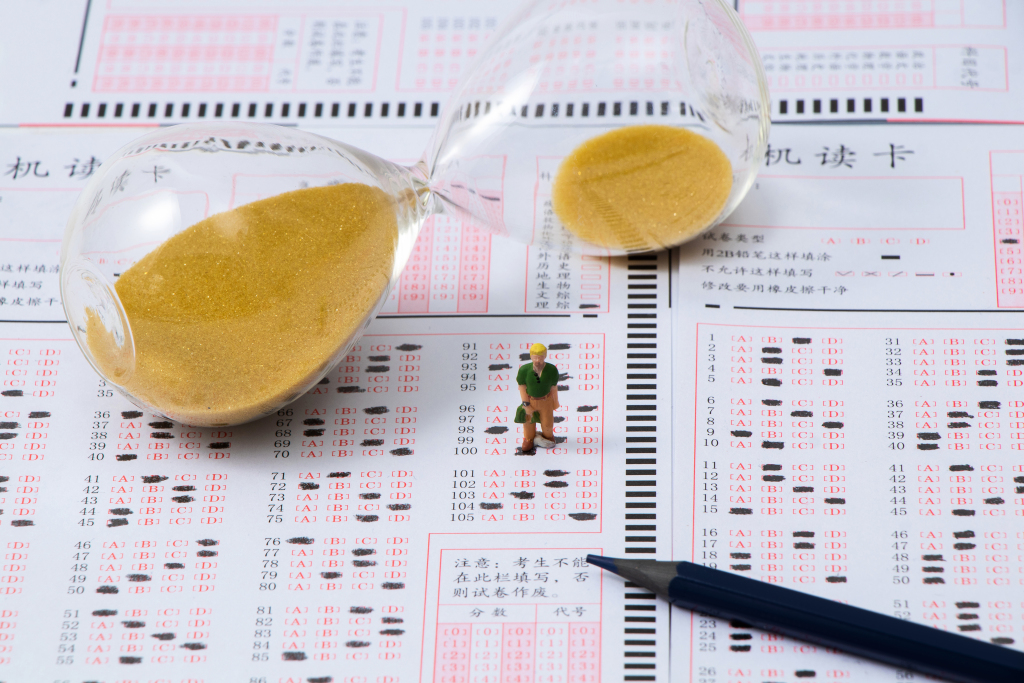 考试用笔2B铅笔近景实拍图版权图片下载