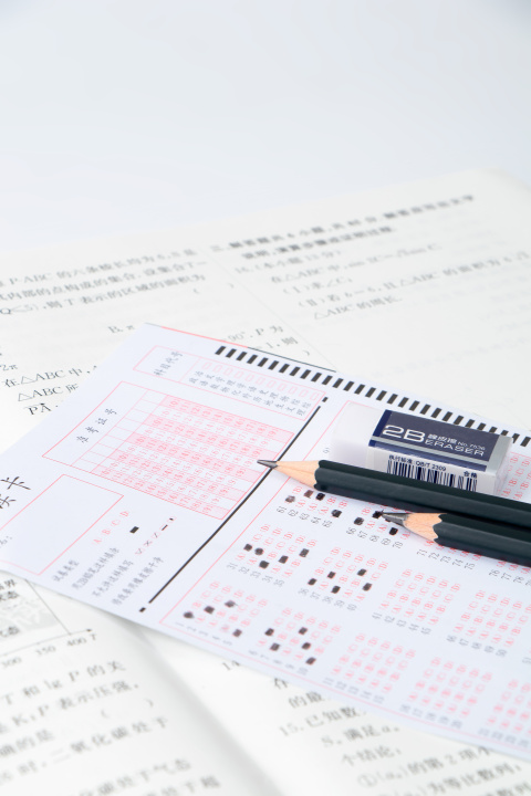 高考数学考场桌面必备用品实拍图版权图片下载