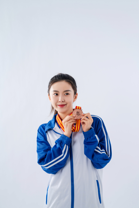 取得胜利的女运动员高清图版权图片下载