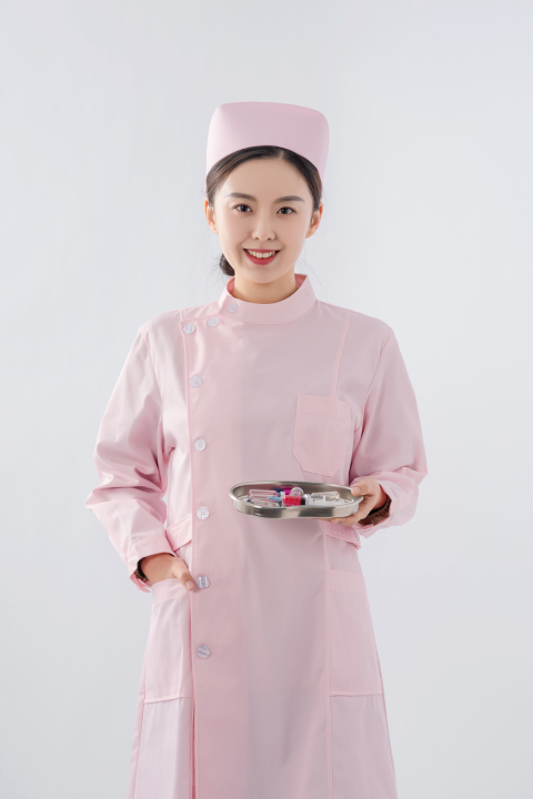 身穿职业装的女护士高清图版权图片下载