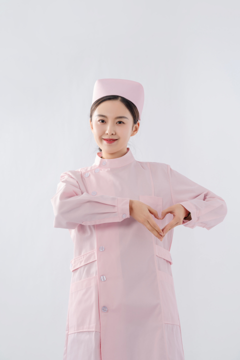 关爱女性爱心护士图版权图片下载