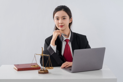 温柔女法官形象高清图