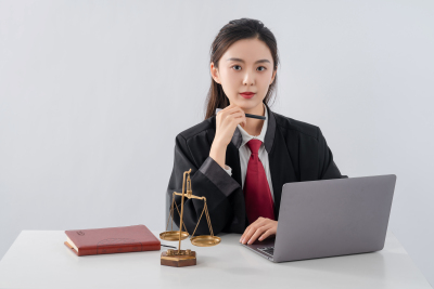 端庄大气女法官工作图片