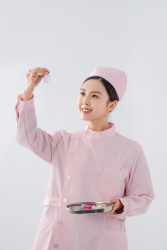女护士化验检查实拍图