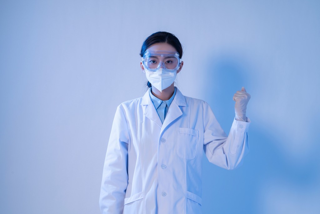 握拳加油医护形象图版权图片下载