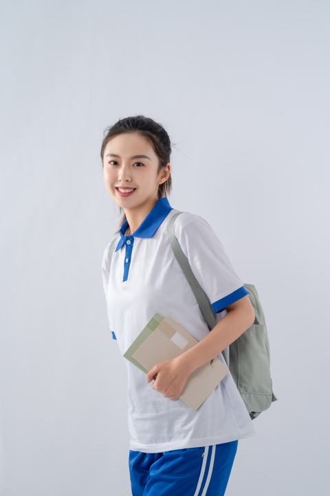青春活泼靓丽的女高中生实拍图版权图片下载