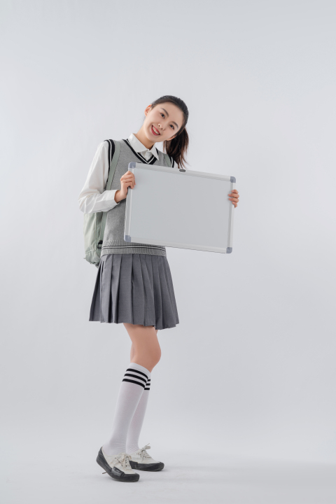 活泼开朗的女大学生高清图版权图片下载