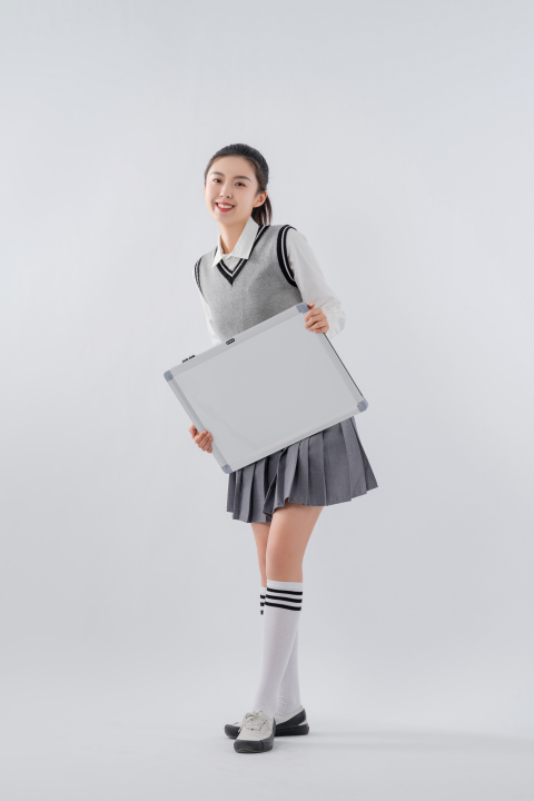 纯净青春岁月的女大学生高清图版权图片下载