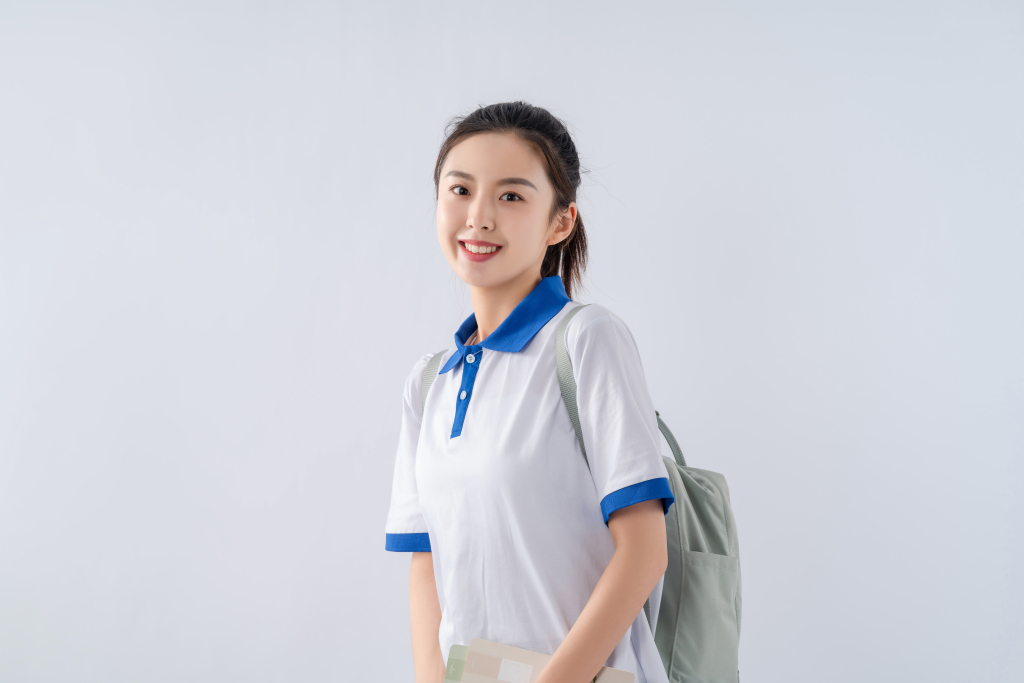 温柔甜美的高中女同学实拍图版权图片下载