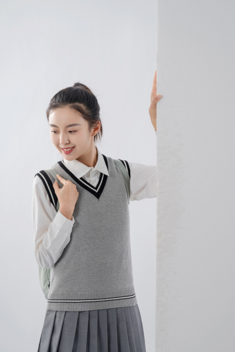青春岁月的女大学生高清图版权图片下载