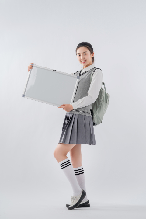 背包的女大学生高清图版权图片下载