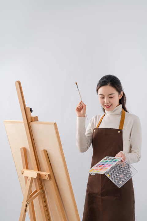 美术教师画画图版权图片下载