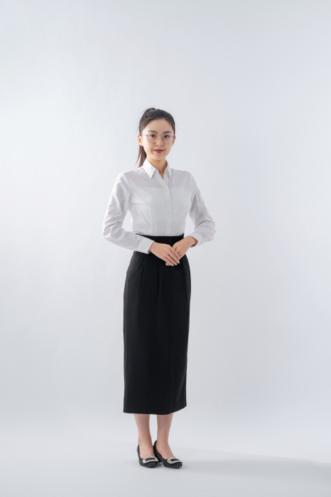 年轻女老师远景高清图版权图片下载
