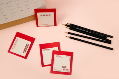粉色桌面上的高考便签高清图