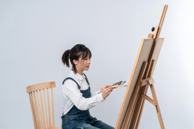 绘画中的女孩特写图