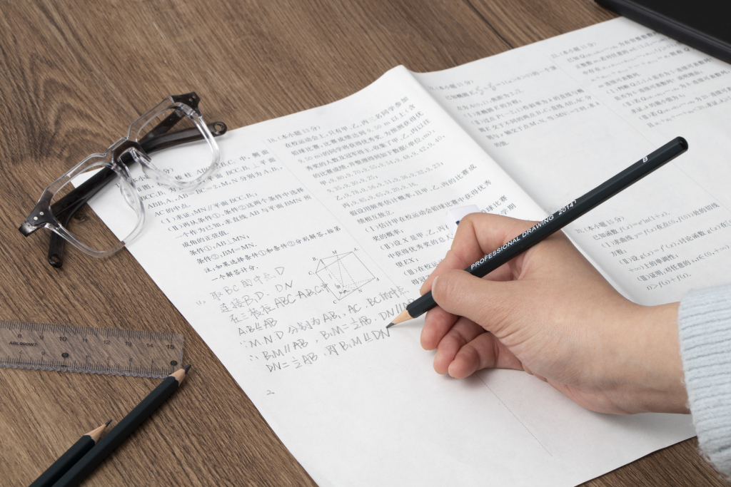 数学测试卷子高清图版权图片下载