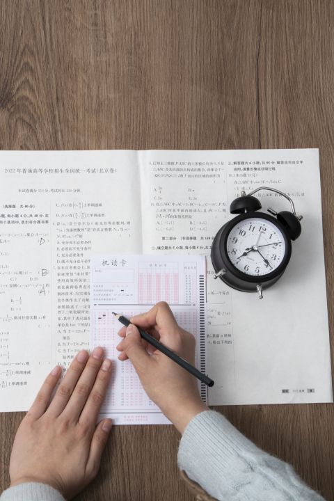 学生考试答题高清图版权图片下载