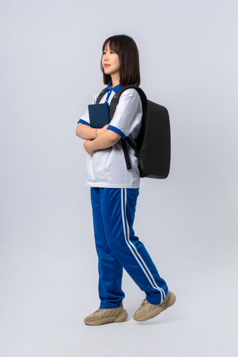 要走的女学生实拍图版权图片下载