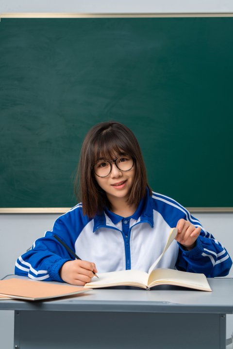 中学生课堂学习高清图版权图片下载