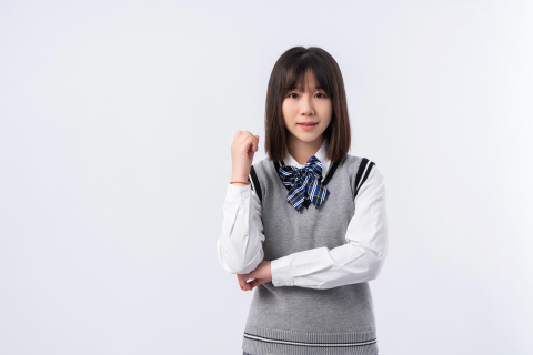 校园给自己打气的女学生实拍图