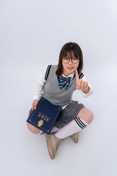可爱俏皮的优秀女学生实拍图