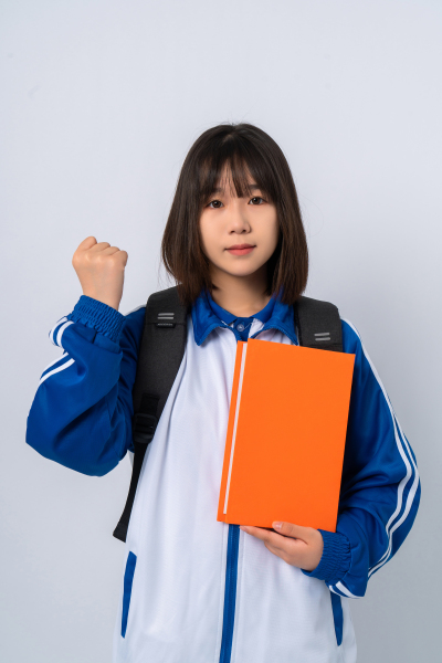 阳光开朗的女高中生实拍图