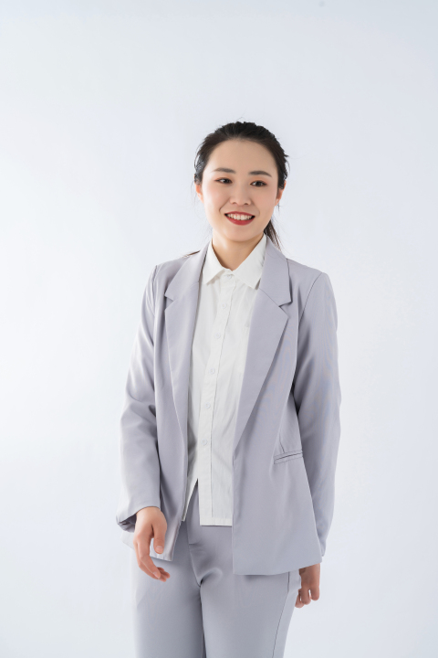 自信从容商务女性实拍图版权图片下载