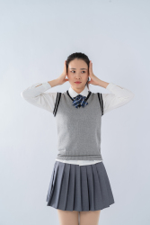 虔诚的祈祷女生高清图