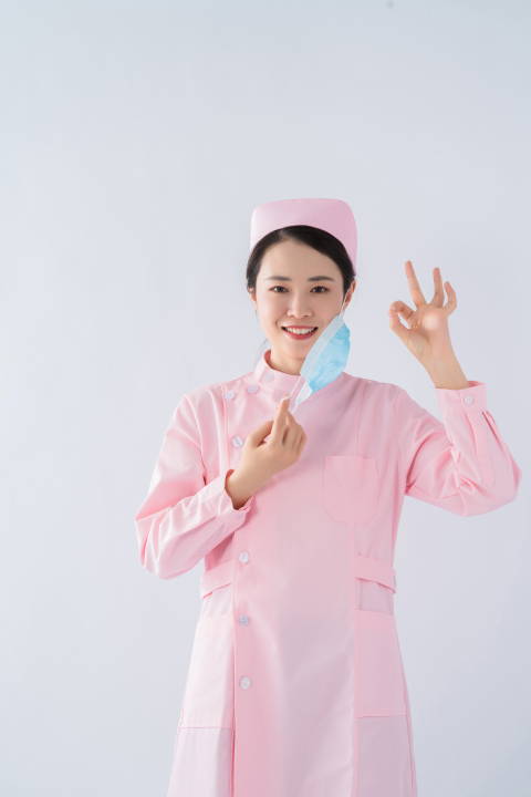 幸福微笑护士实拍图版权图片下载
