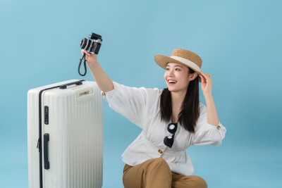 自拍旅游风光的女孩图