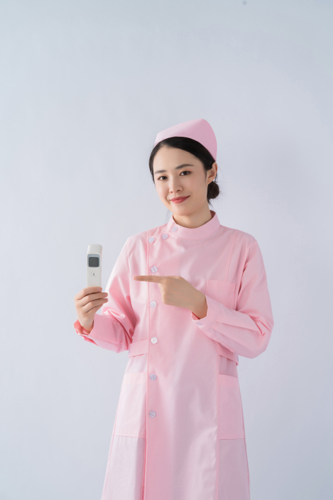 温柔守护护士实拍图版权图片下载
