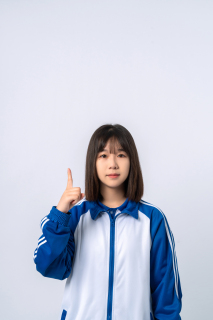 朝前看半身女高中生指上面的实拍图