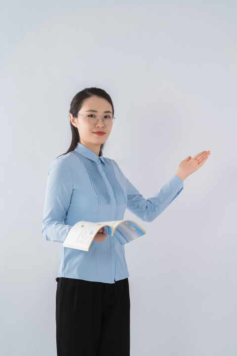 欢乐互动的专业老师实拍图版权图片下载