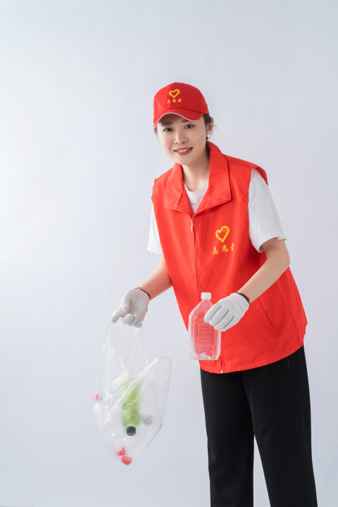 公益爱护环境的志愿者实拍图版权图片下载