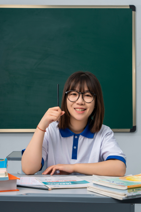 教室中的同学高清图版权图片下载
