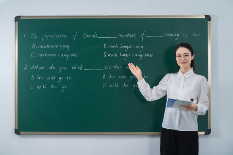 情系学子女教师上课实拍图