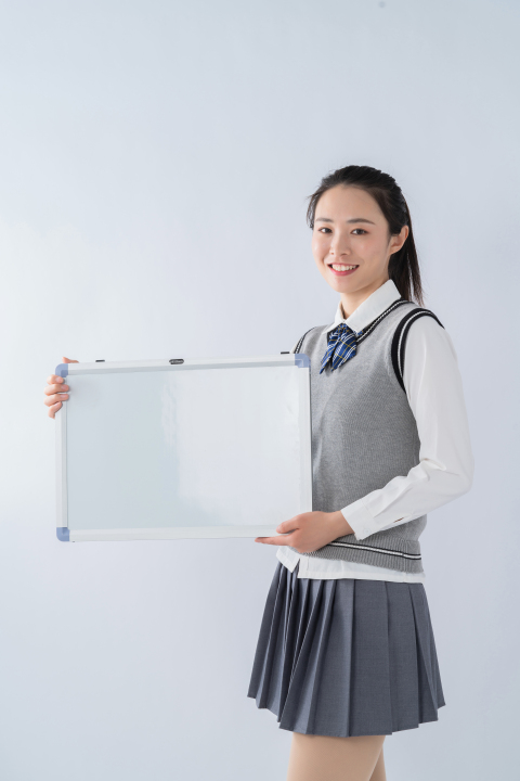 向大家展示白板的女生高清图版权图片下载