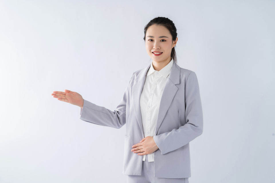 高雅坚定商务女性实拍图