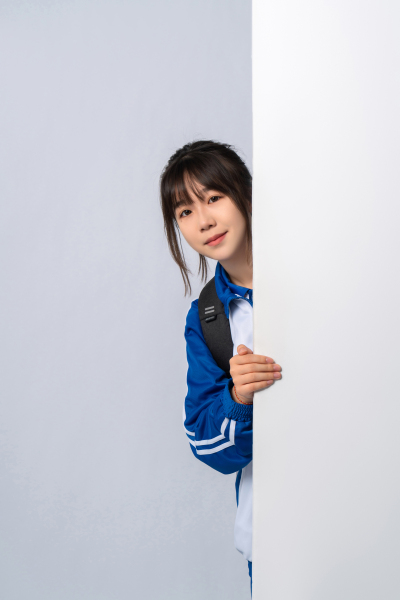 侧身出来的女高中生高清图