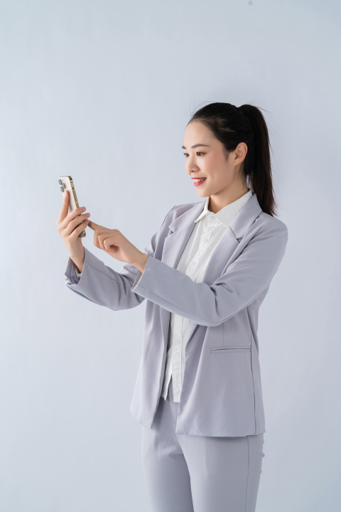 干练专业的商务女性实拍图版权图片下载