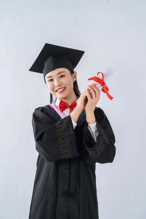博士生女学生毕业季高清版权图片下载