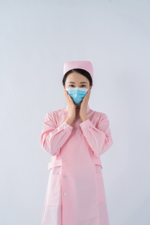温馨如春护士实拍图版权图片下载