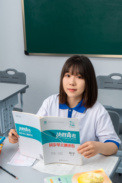 学生上课高清图版权图片下载