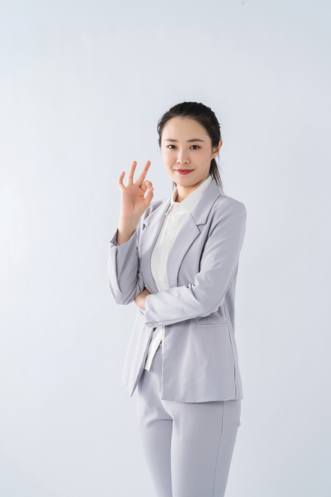 优雅魅力商务女性实拍图版权图片下载