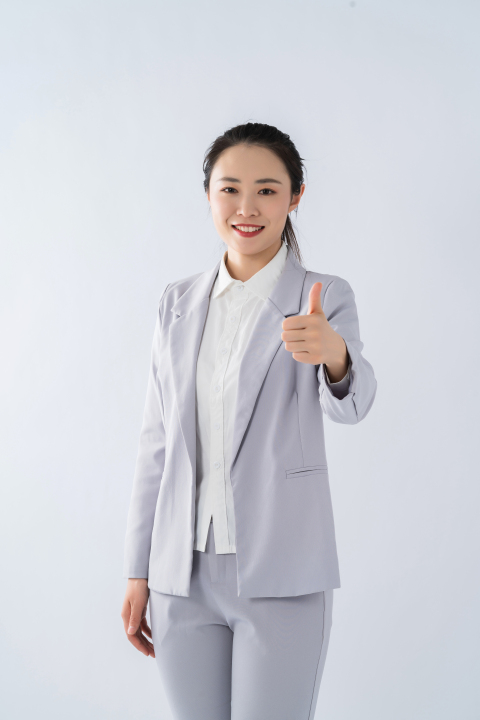 气质出众商务女性实拍图版权图片下载