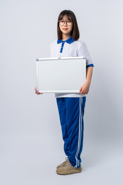 举着白板的女学生高清图