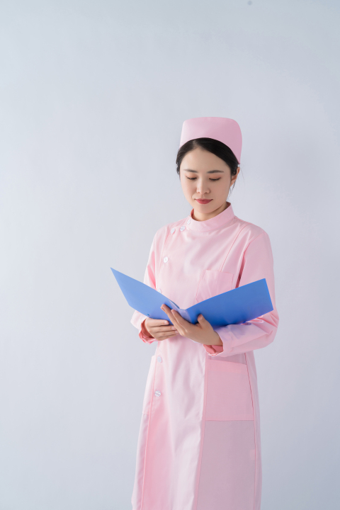医护相伴护士实拍图版权图片下载