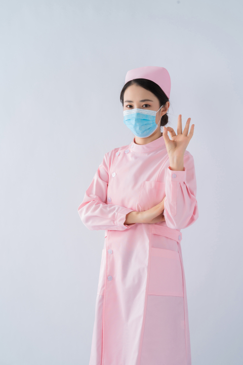 温暖关怀护士实拍图版权图片下载